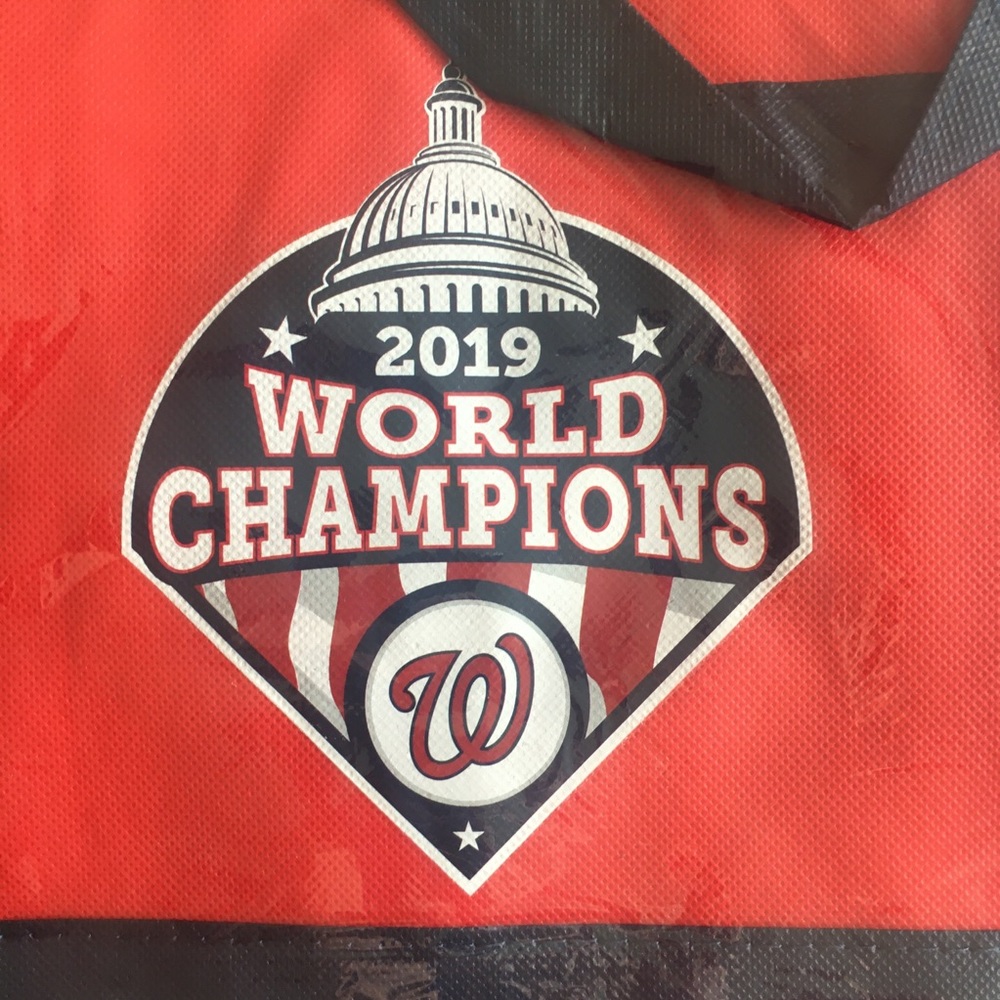 NWOT MLB Washington Nationals Red, Navy Blue and White Cooler Bag with Zipper - Picture 3 of 4